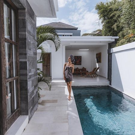 Aster Villa Seminyak Exterior photo