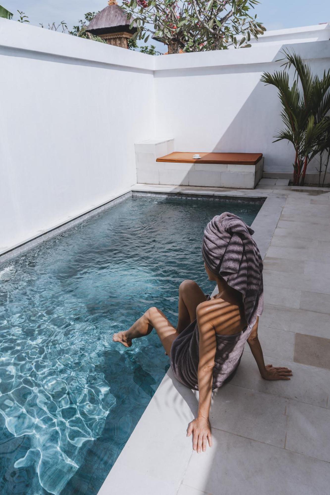 Aster Villa Seminyak Exterior photo