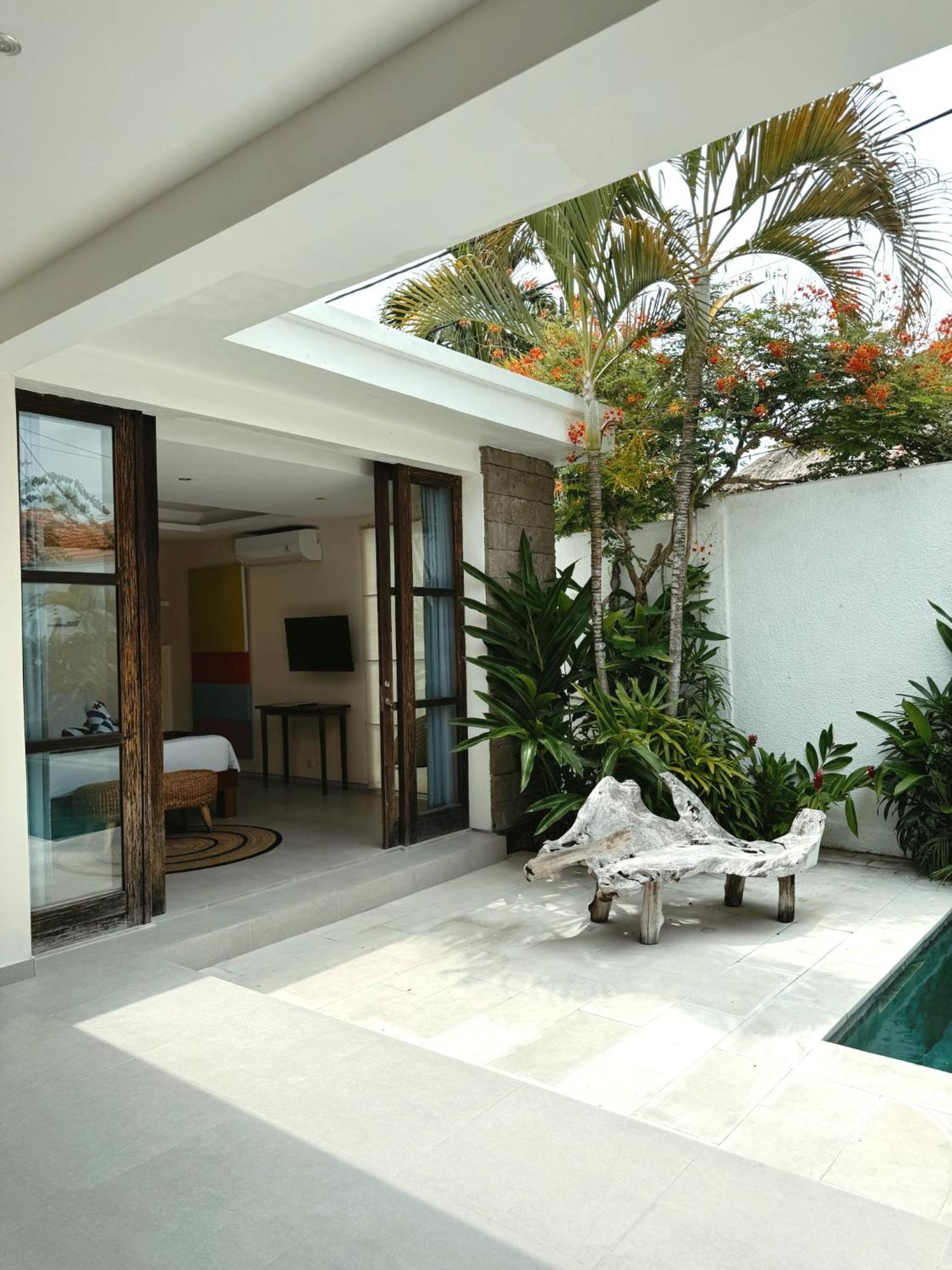 Aster Villa Seminyak Exterior photo